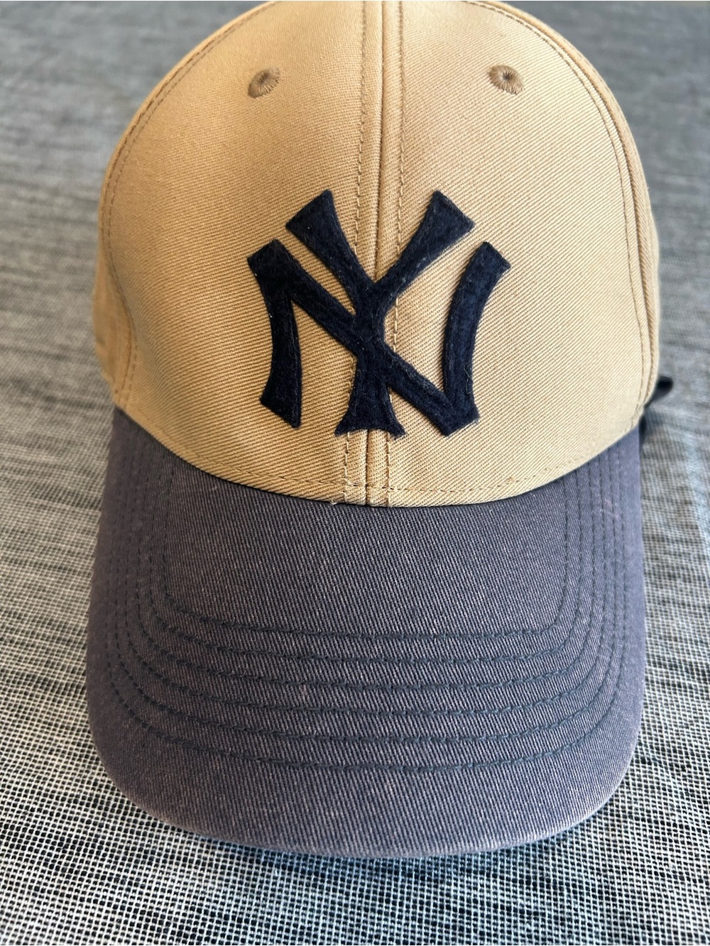 New York Yankees Cap Mens Tan Brown And Blue 47 Brand Baseball SAMPLE Hat Rare